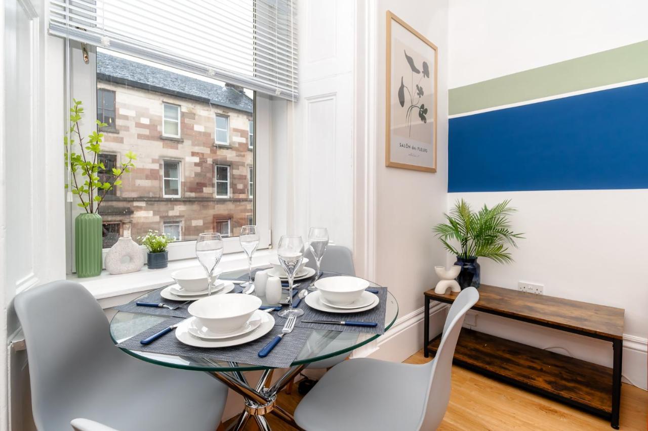 Cosy Retreat - Charming 2-Bed Apartment グリーノック エクステリア 写真
