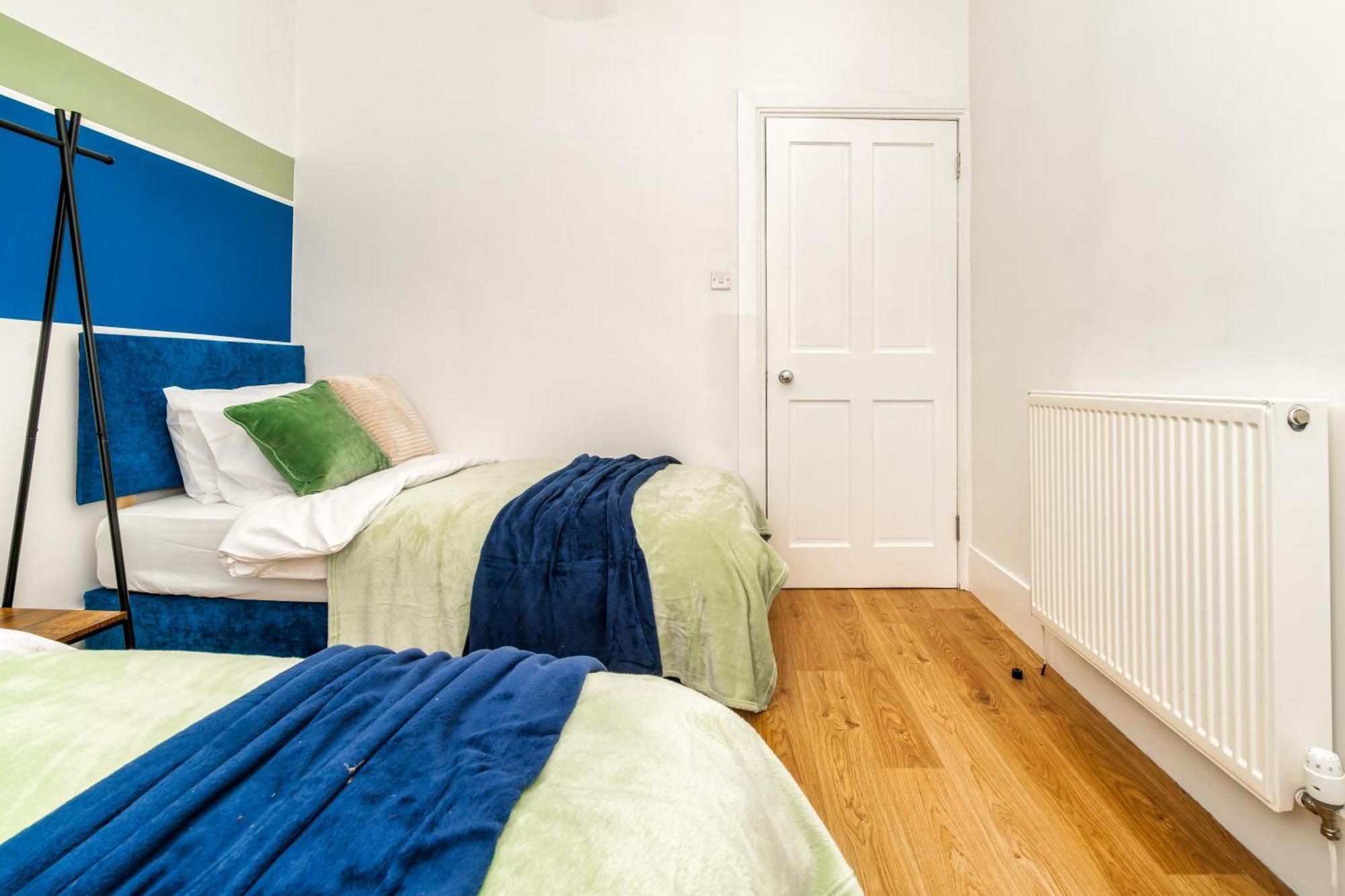 Cosy Retreat - Charming 2-Bed Apartment グリーノック エクステリア 写真