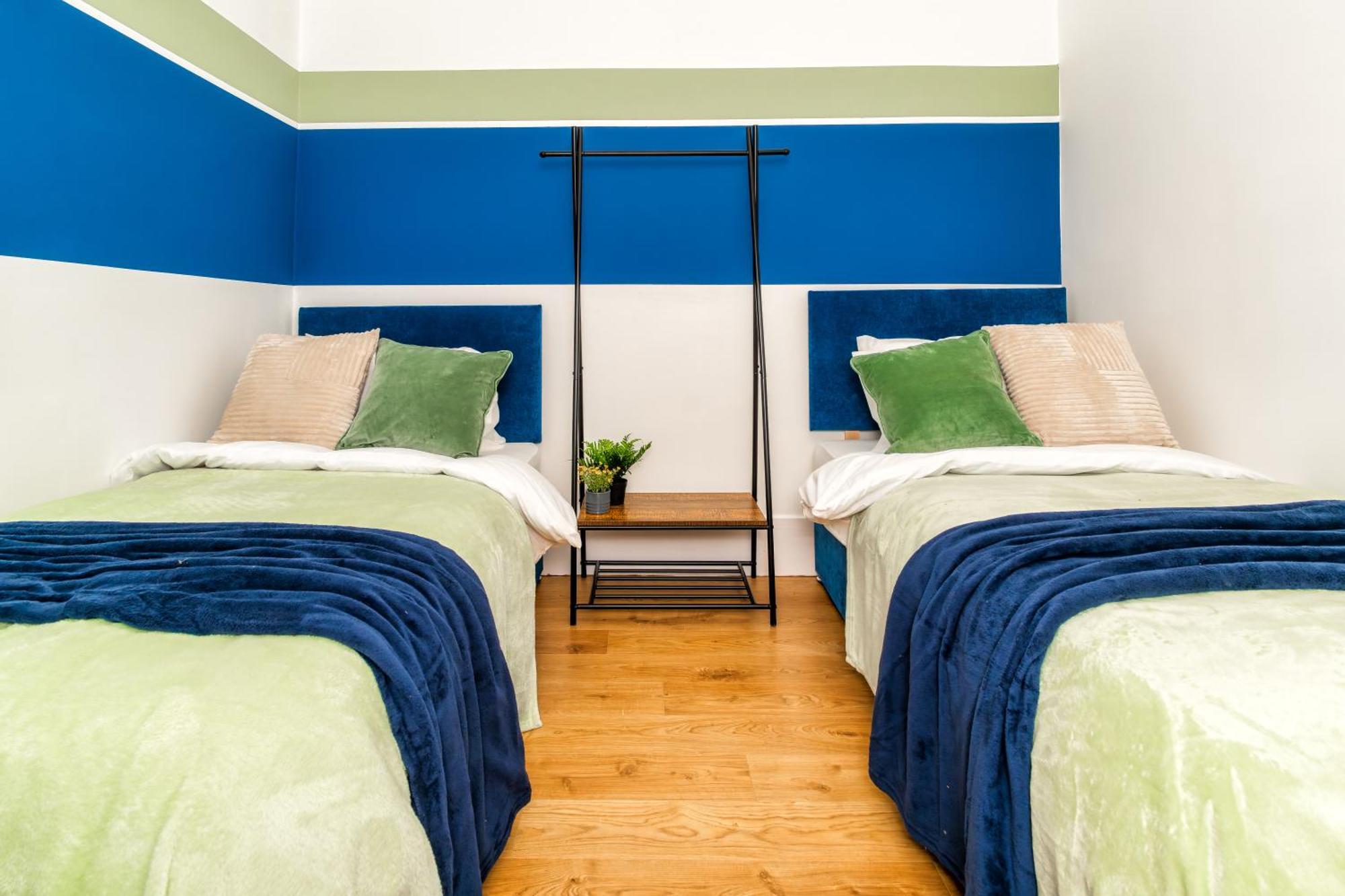 Cosy Retreat - Charming 2-Bed Apartment グリーノック エクステリア 写真