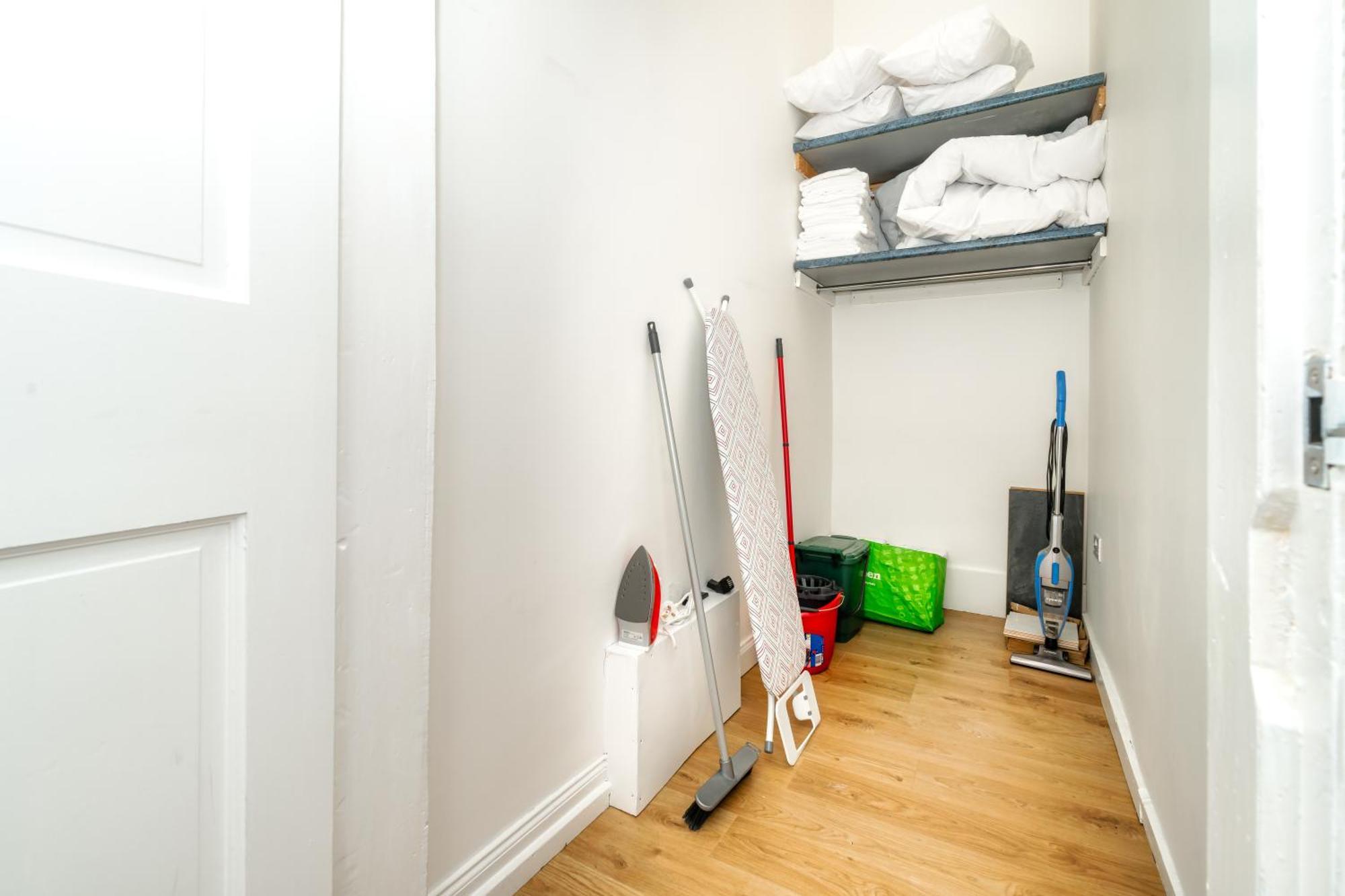 Cosy Retreat - Charming 2-Bed Apartment グリーノック エクステリア 写真