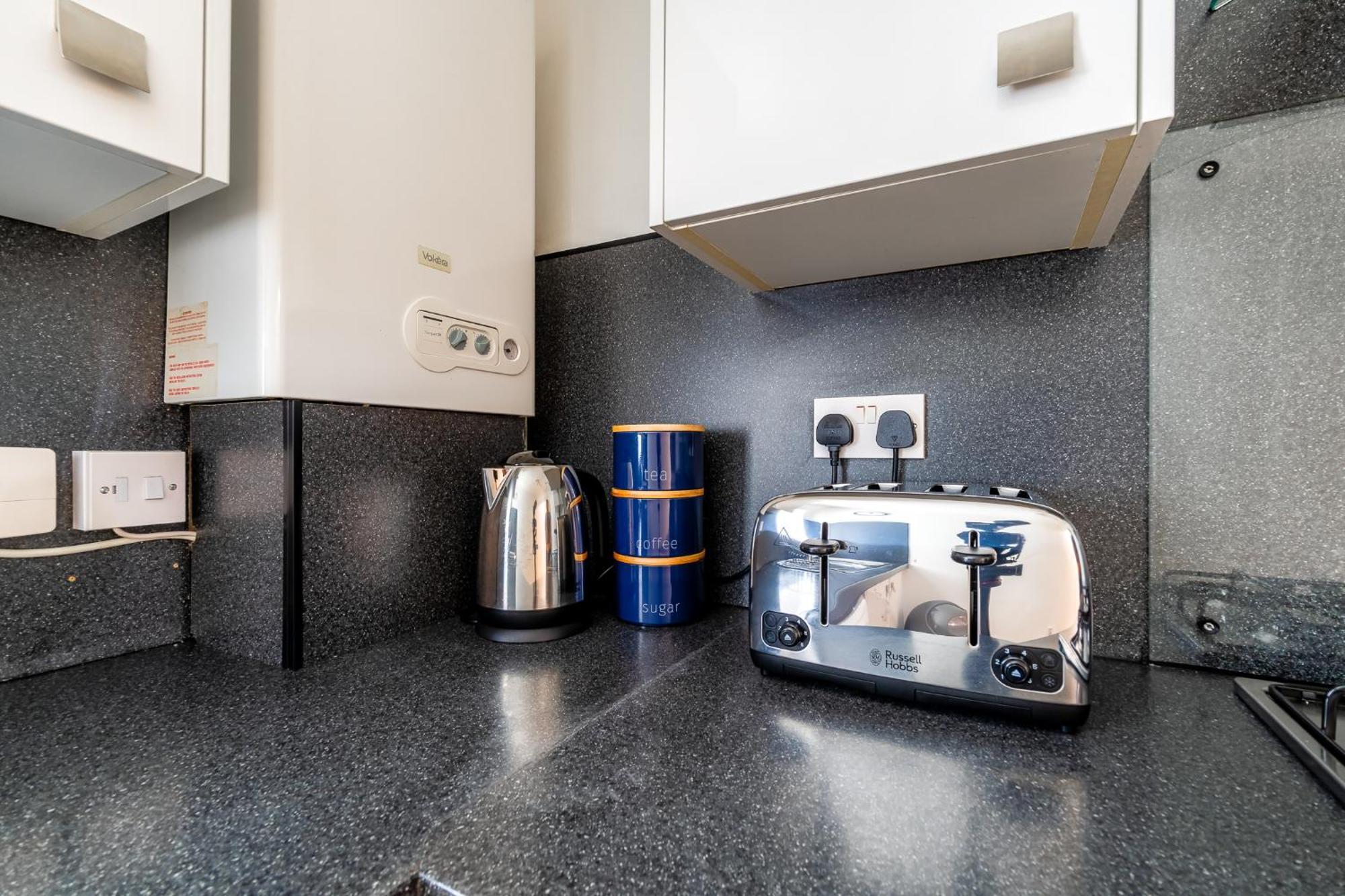 Cosy Retreat - Charming 2-Bed Apartment グリーノック エクステリア 写真