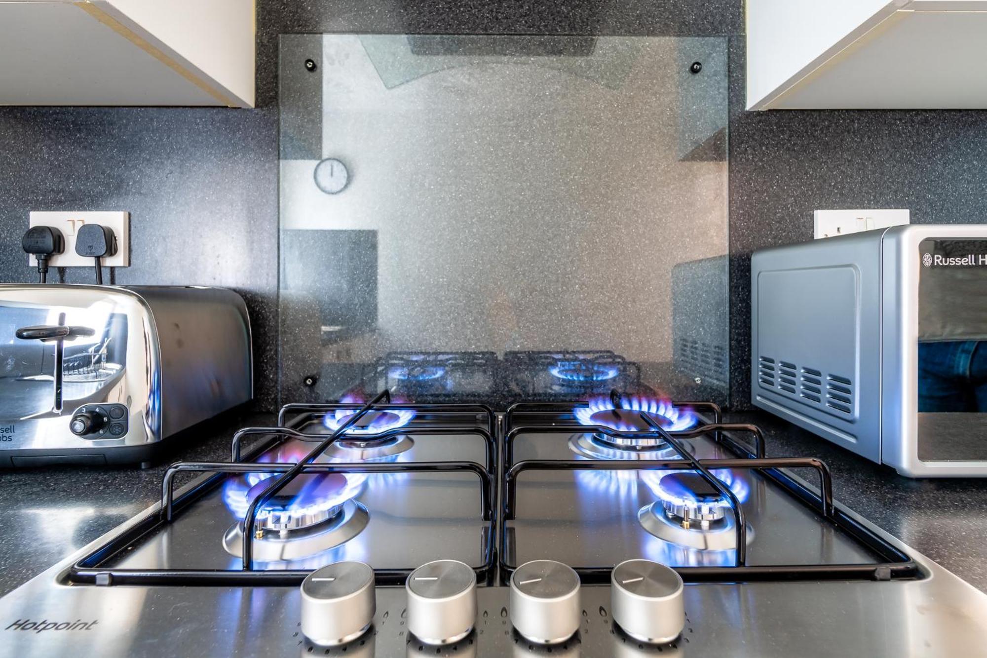 Cosy Retreat - Charming 2-Bed Apartment グリーノック エクステリア 写真